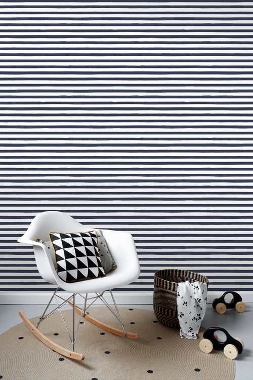 ESTAhome behang geschilderde strepen donkerblauw en wit - 53 cm x 10.05 m - 138970