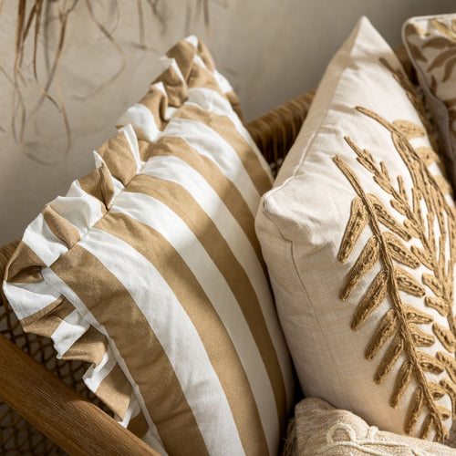 BELLA - sierkussen 45x45 cm - gestreept - ruches - Irish Cream - beige