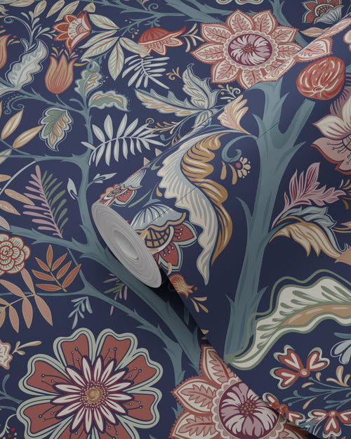 ESTAhome behang vintage bloemen donkerblauw en terracotta bruin - 50 x 900 cm - 131335 - vtwonen shop