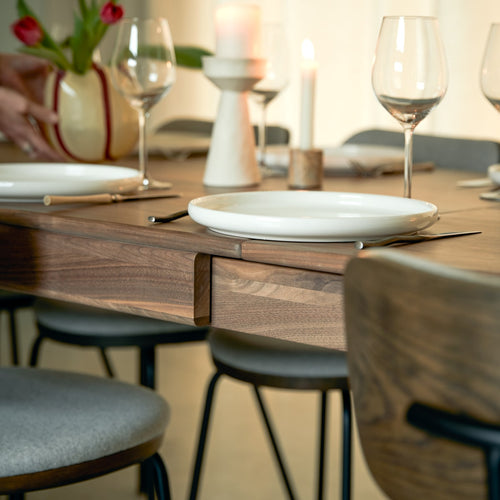 Tikamoon Uitschuifbare tafel in massief notenhout voor 6-12 pers. - Bruin