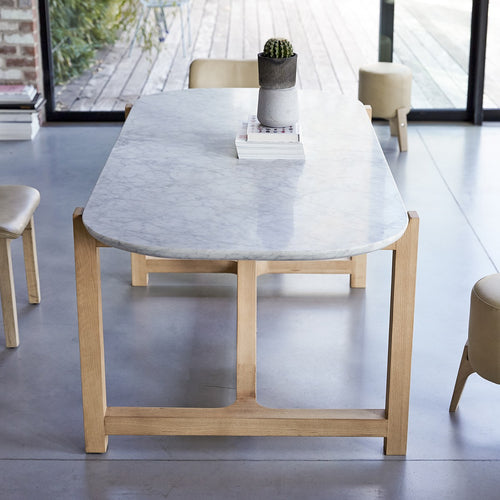 Tikamoon Stoneleaf - Eettafel van massief eikenhout en marmer voor 6/8 personen. - Wit