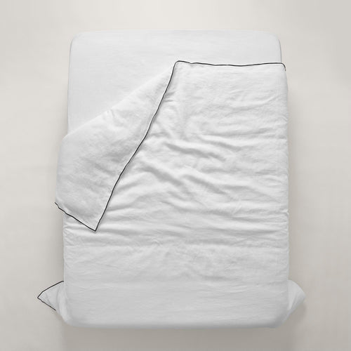 Madura Dekbedovertrek Carlina puur witte en zwarte hommel 140x200 cm