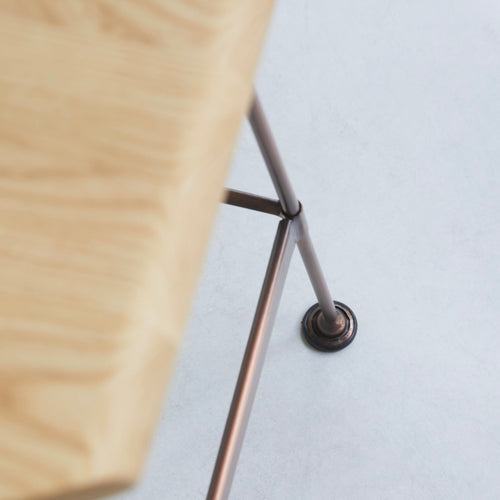 Tikamoon Hoge kruk van essenhout en metaal - Bruin - vtwonen shop