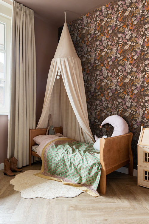 ESTAhome behang tropische bladeren en bloemen bruin, paars en meerkleurig - 50 x 900 cm - 130998 - vtwonen shop