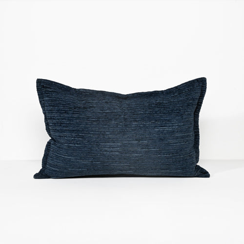Darcy & Duke sierkussen Ruffled Indigo - Indigoblauw - 40x60cm