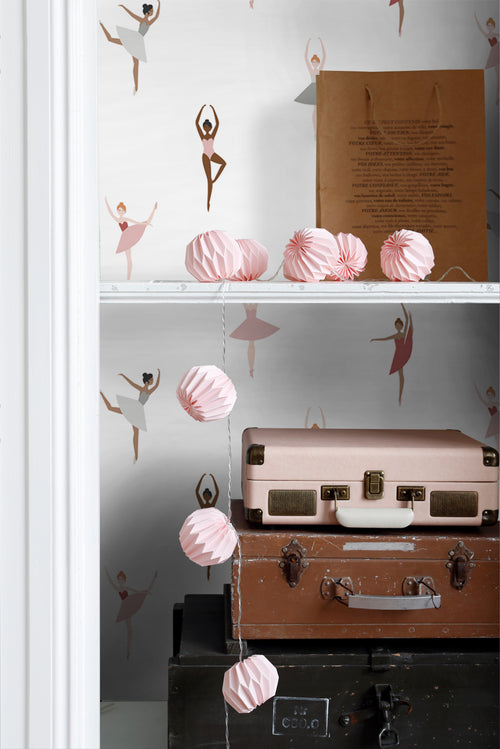ESTAhome behang ballerina's oudroze en vergrijsd blauw - 53 cm x 10.05 m - 139535 - vtwonen shop