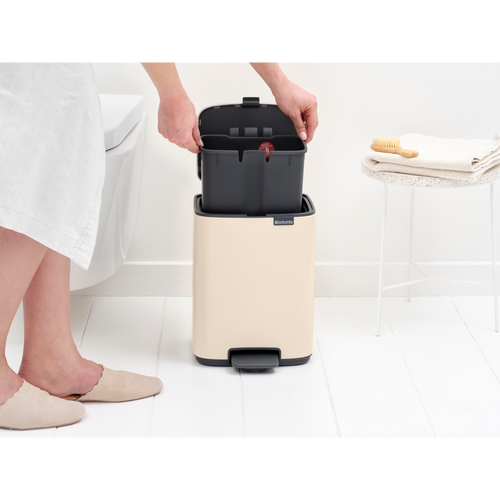 Brabantia Bo Pedaalemmer, 7 liter, stil sluitend, kunststof binnenemmer - Soft Beige