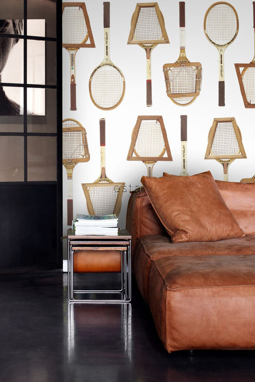 ESTAhome XXL behang vintage tennisrackets wit, bruin en beige - 50 x 900 cm - 158801 - vtwonen shop