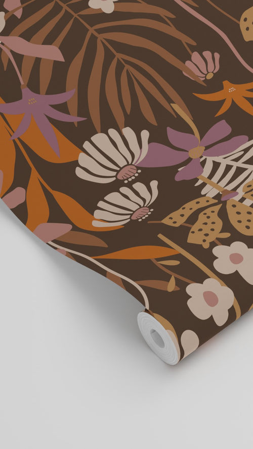 ESTAhome behang tropische bladeren en bloemen bruin, paars en meerkleurig - 50 x 900 cm - 130998 - vtwonen shop