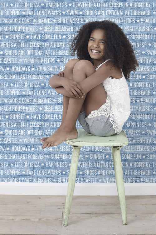 ESTAhome behang zomerse quotes blauw - 53 cm x 10.05 m - 148643