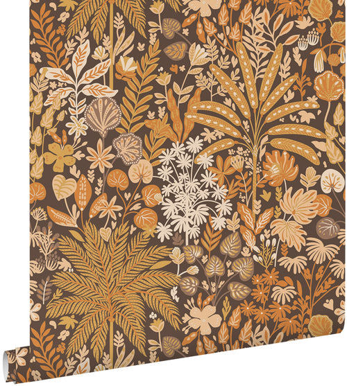 ESTAhome behang tropische bladeren en bloemen oranje, beige, mosterdgeel en donkerbruin - 50 x 900 cm - 130945 - vtwonen shop