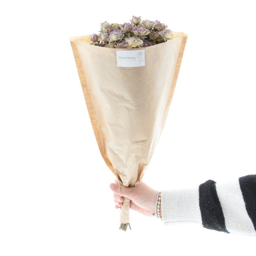 My Flowers.shop Tien gedroogde lavendel-grijze trosrozen | Lengte 50 centimeter | Per bos te bestellen - vtwonen shop