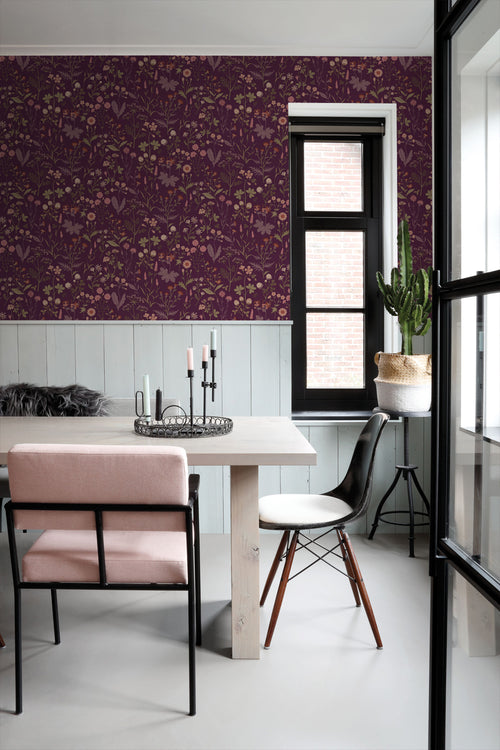 ESTAhome behang veldbloemen aubergine paars - 50 x 900 cm - 131637 - vtwonen shop
