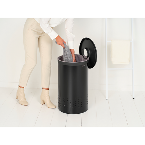 Brabantia Wasbox - 60L - kunststof deksel - matt black - vtwonen shop