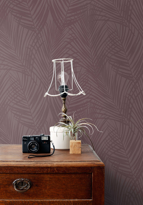 ESTAhome behang palmbladeren donker paars - 50 x 900 cm - 131219 - vtwonen shop