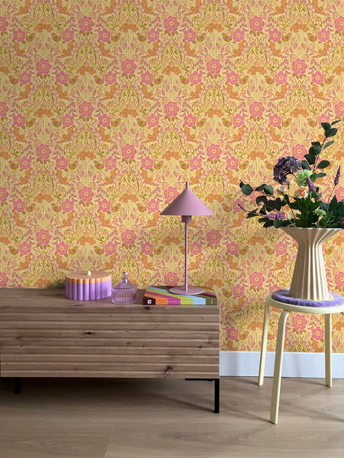 ESTAhome behang bloemen en vogels in art nouveau stijl geel en fuchsia roze - 50 x 900 cm - 131728