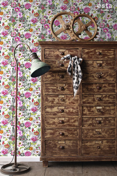 ESTAhome XXL behang funky bloemen roze, rood, groen, zwart en wit - 50 x 900 cm - 158501 - vtwonen shop