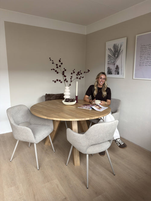 WOOOD eettafel Rhonda - Eiken - Naturel & eetkamerstoelen Jenny - Stof - Naturel - 75x129x129/80x58x58