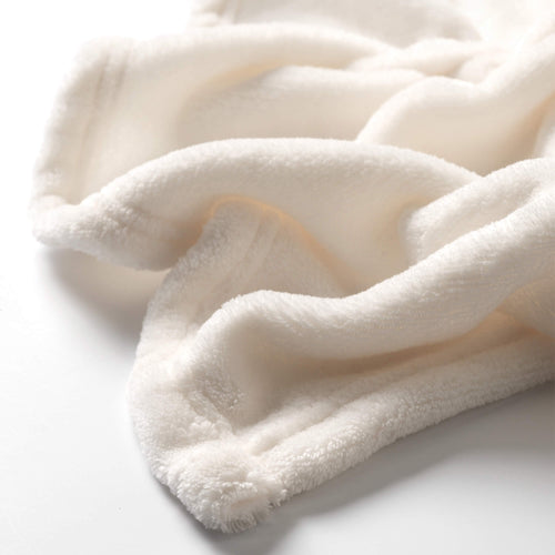 Dutch Decor - VOORDEELSET - 3-delig - Fluffy & Owen - 2 sierkussens 45x45 cm - 1 plaid 130x160 cm - wit - vtwonen shop