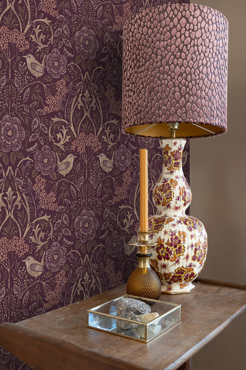 ESTAhome behang bloemen en vogels in art nouveau stijl aubergine paars - 50 x 900 cm - 131635