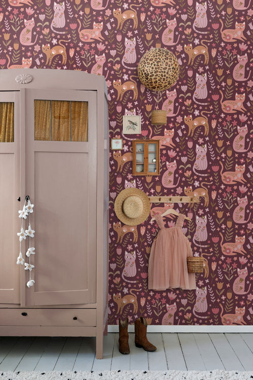 ESTAhome behang katjes aubergine paars en roze - 50 x 900 cm - 132183