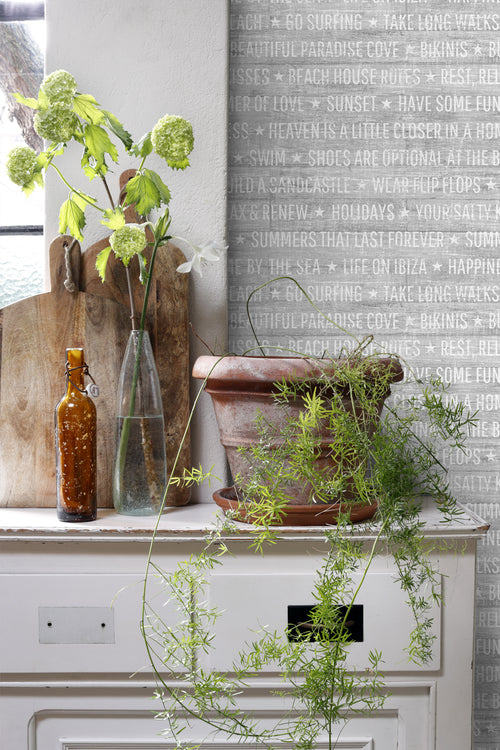 ESTAhome behang zomerse quotes grijs - 53 cm x 10.05 m - 148638