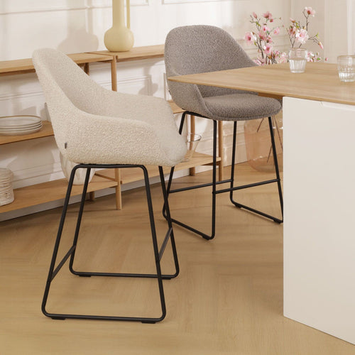 Nolon Nino-Mae Barkruk Bouclé Beige - met Armleuning - Zwart - 65 cm - vtwonen shop