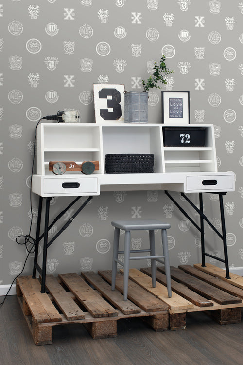 ESTAhome behang school emblemen taupe - 53 cm x 10.05 m - 128804