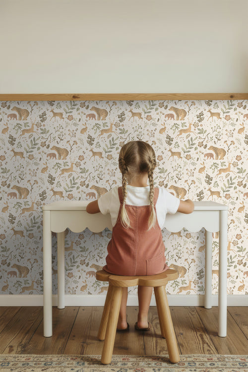 ESTAhome behang bos met bosdieren gebroken wit en beige - 53 cm x 10.05 m - 139525