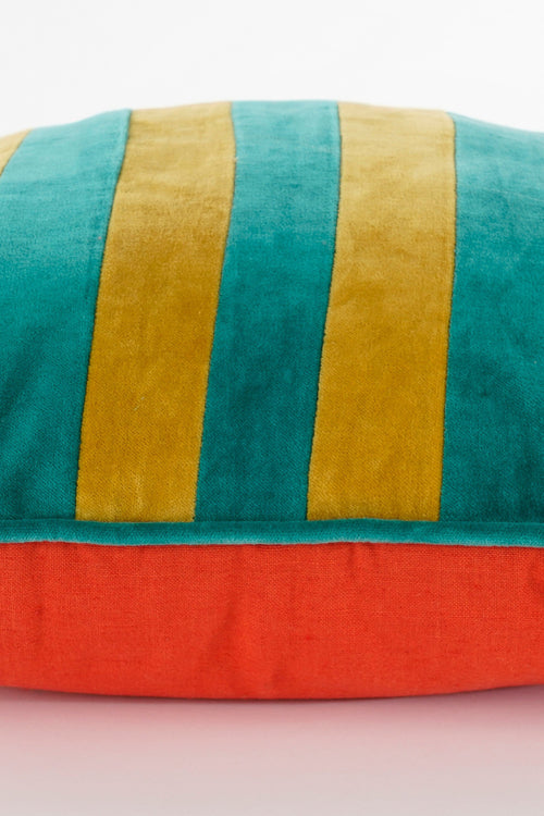 In The Mood Collection Clair Sierkussen - L45 x B45 x H10 cm - Katoenfluweel - Geel, Groen - vtwonen shop