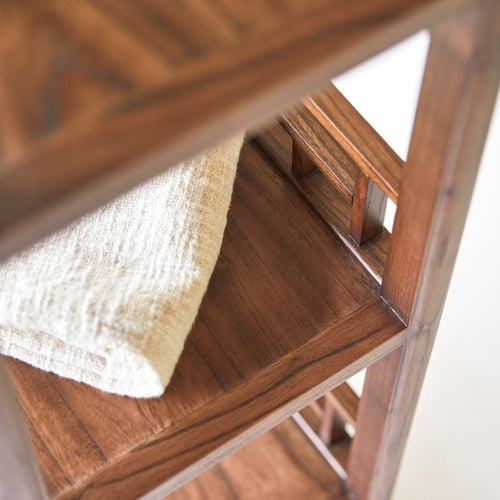 Tikamoon Boekenkast van massief iepenhout - Bruin - vtwonen shop