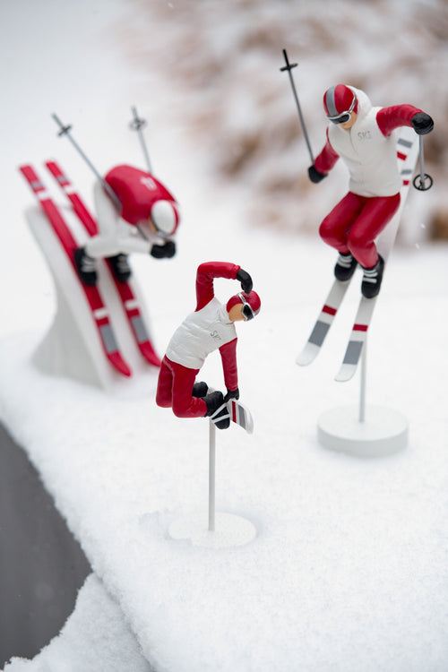 J-Line decoratie Snowboarder Op Basis - polyresin - rood/wit - 2 stuks