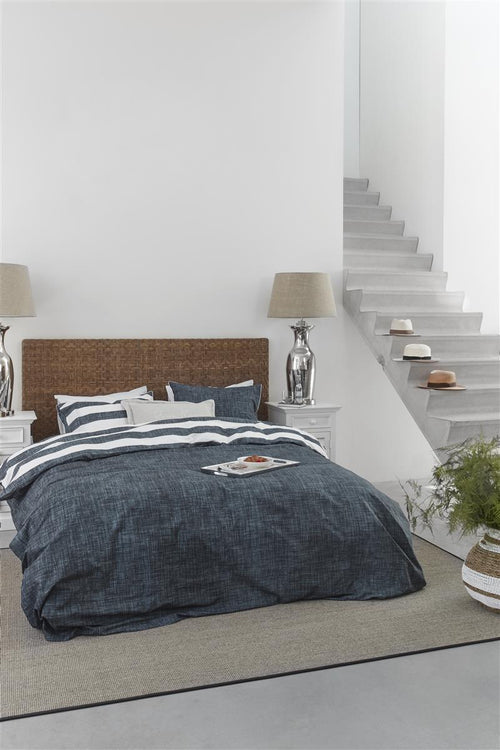 Riviera Maison dekbedovertrek Lindy Lines - 200x200/220 cm - marineblauw - vtwonen shop