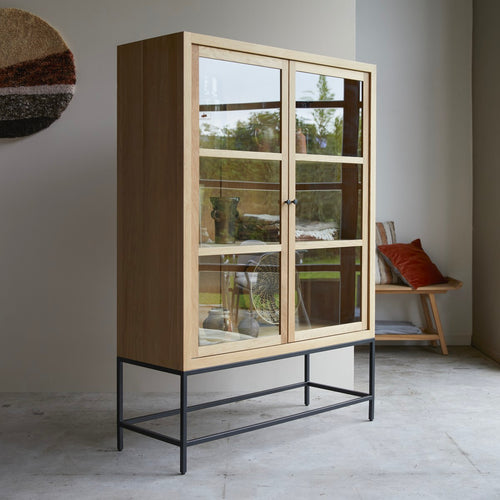 Tikamoon Hoge vitrinekast van massief eikenhout - Naturel - vtwonen shop
