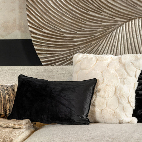 FINN - kussenhoes 30x50 cm - velvet - lendekussen - Raven - zwart