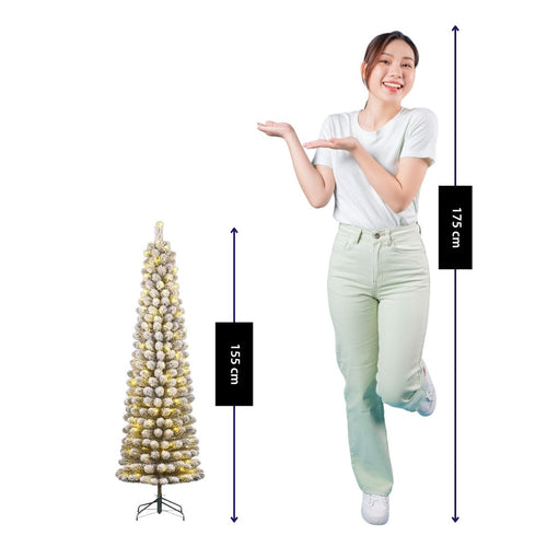 Black Box Trees Charlton Slim Kerstboom met LED Verlichting - Kerstversiering voor Binnen - Kunstboom met Frosted Takken en Timerfunctie - H155 x Ø48