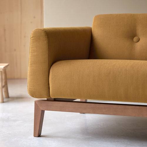 Tikamoon 2-zitsbank van massief eiken en mosterdgele stof - Mosterd - vtwonen shop