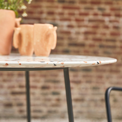 Tikamoon Ronde tuintafel van bruin premium terrazzo en metaal voor 4 personen - Bruin - vtwonen shop