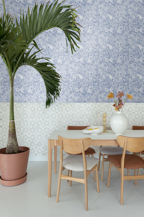 ESTAhome behang bloemtekeningen blauw op wit - 53 cm x 10.05 m - 148615
