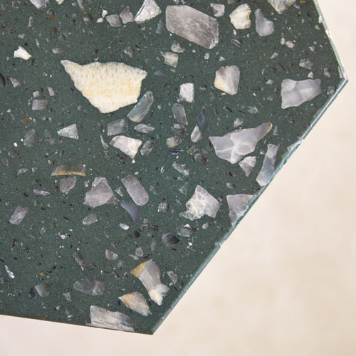 Tikamoon Hocker van groen premium terrazzo - Donkergroen - vtwonen shop