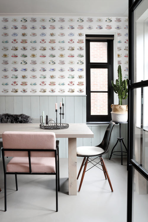 ESTAhome XXL behang kopjes en schoteltjes meerkleurig - 50 x 900 cm - 158111 - vtwonen shop