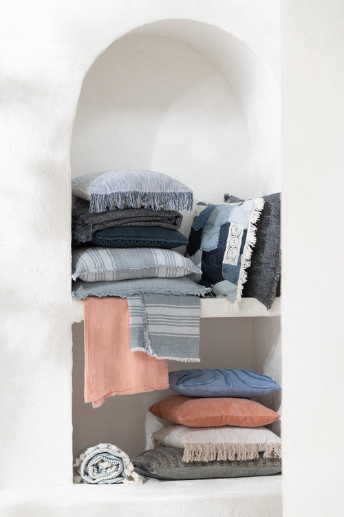 J-Line kussen Lapwerk - denim/katoen - blauw/wit - vtwonen shop