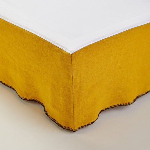 Madura Hoes voor boxspring Nino oker en zwarte slinger 160x200 cm