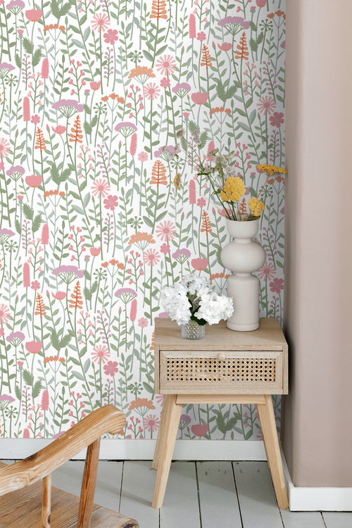 ESTAhome behang veldbloemen groen, wit en roze - 50 x 900 cm - 131550 - vtwonen shop