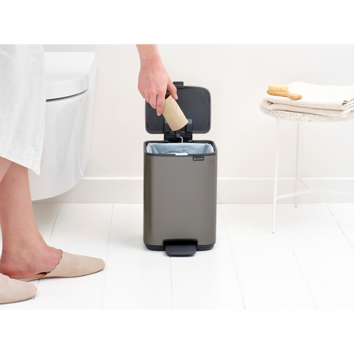 Brabantia Bo Pedaalemmer, 4 liter, stil sluitend, kunststof binnenemmer - Platinum