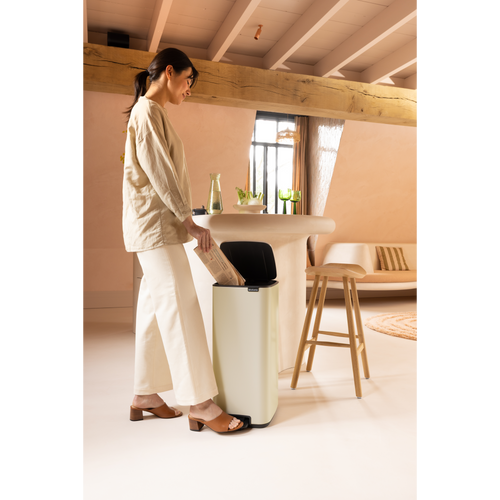 Brabantia Bo Pedaalemmer, 30 liter, stil sluitend, kunststof binnenemmer - Soft Beige