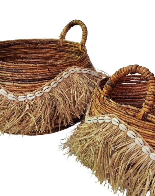 Decoratieve Opbergmanden Set van 2 – Handgevlochten Bananenstam / Bananenvezel Mand met Schelpen & Raffia – Boho Stijl – Met Handvatten - 52x52x35cm