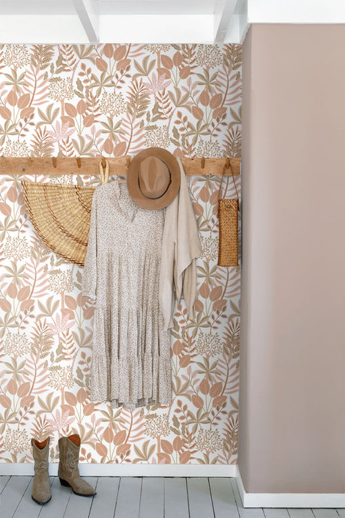 ESTAhome behang bladeren terracotta, bruin en roze - 50 x 900 cm - 131491 - vtwonen shop