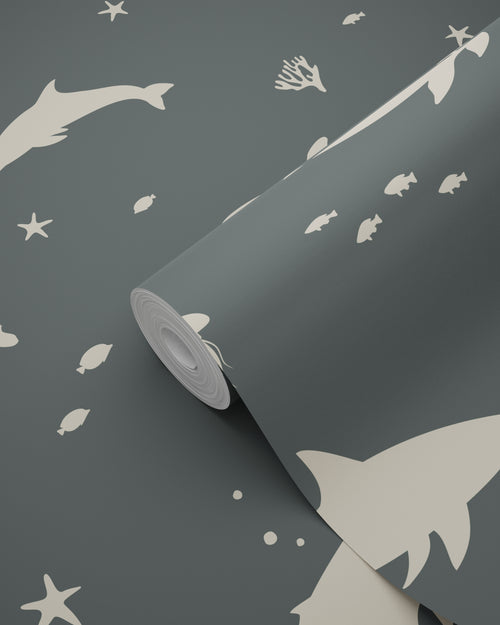 ESTAhome behang onderwaterwereld vergrijsd donker blauw - 50 x 900 cm - 131473 - vtwonen shop