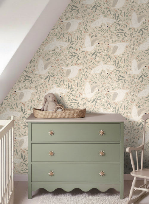 ESTAhome behang zwanen beige, wit en vergrijsd groen - 53 cm x 10.05 m - 139797